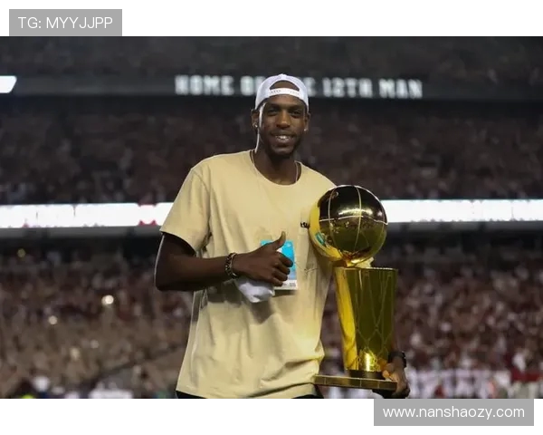 米德尔顿发文致谢密尔沃基球迷 感受到满满热情与真挚欢迎 米德尔顿发文致谢密尔沃基球迷 感受到满满热情与真挚欢迎